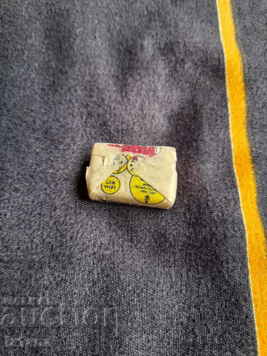 Стара дъвка Идеал с цена 45.00 лв. | € 23.01 Стара дъвка Идеал с цена 45.00 лв. | € 23.01