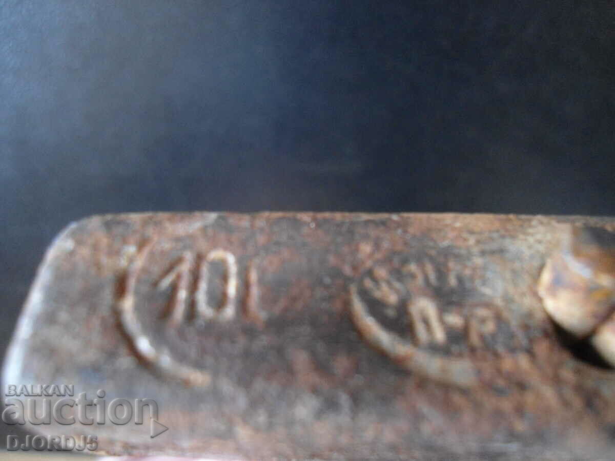 Delivery of Old hammer, iron handle Delivery of Old hammer, iron handle