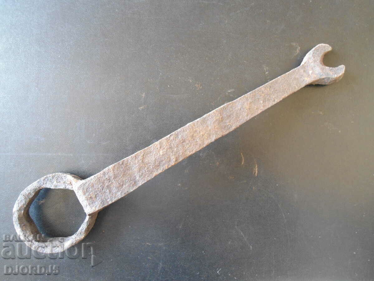 Стар кован ключ, каруца, файтон с цена 2.00 лв. | € 1.02 Стар кован ключ, каруца, файтон с цена 2.00 лв. | € 1.02