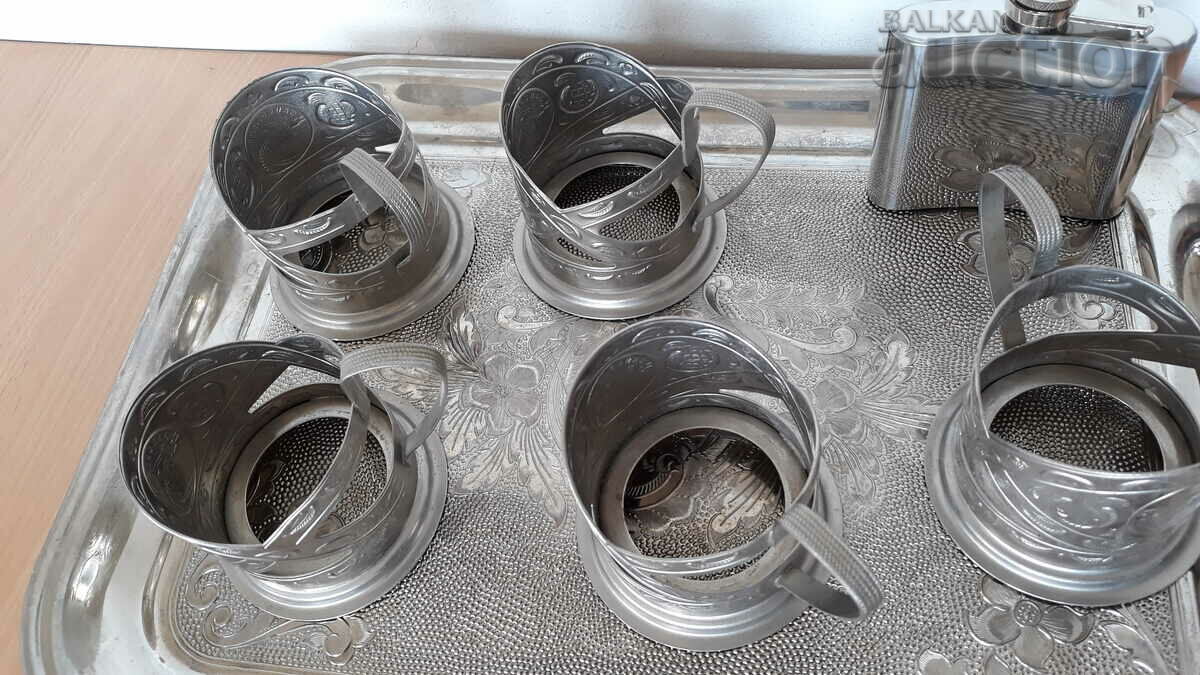 Delivery of checkered tray and pocket bottle for retro vintage alcohol