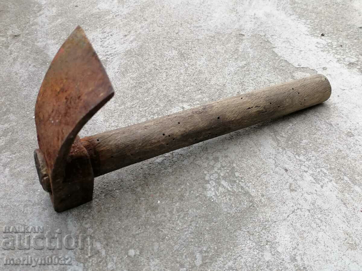 Delivery of Renaissance tesla for digging troughs and pits primitive Delivery of Renaissance tesla for digging troughs and pits primitive