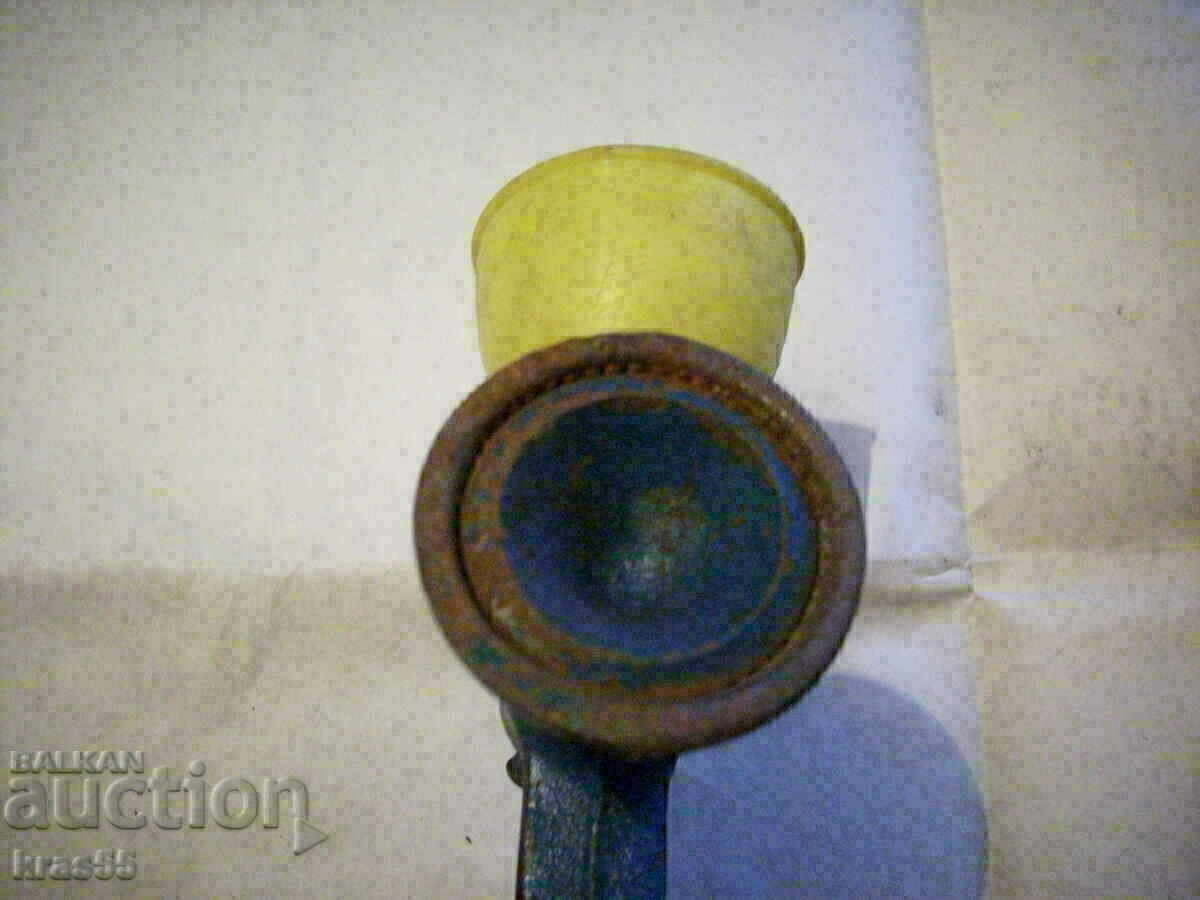 Delivery of Manual coffee grinder Delivery of Manual coffee grinder