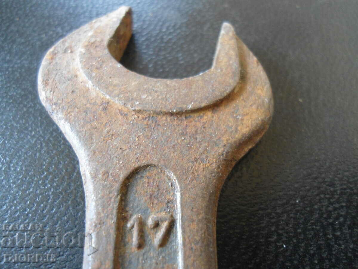 Auction Old key 14-17 Auction Old key 14-17