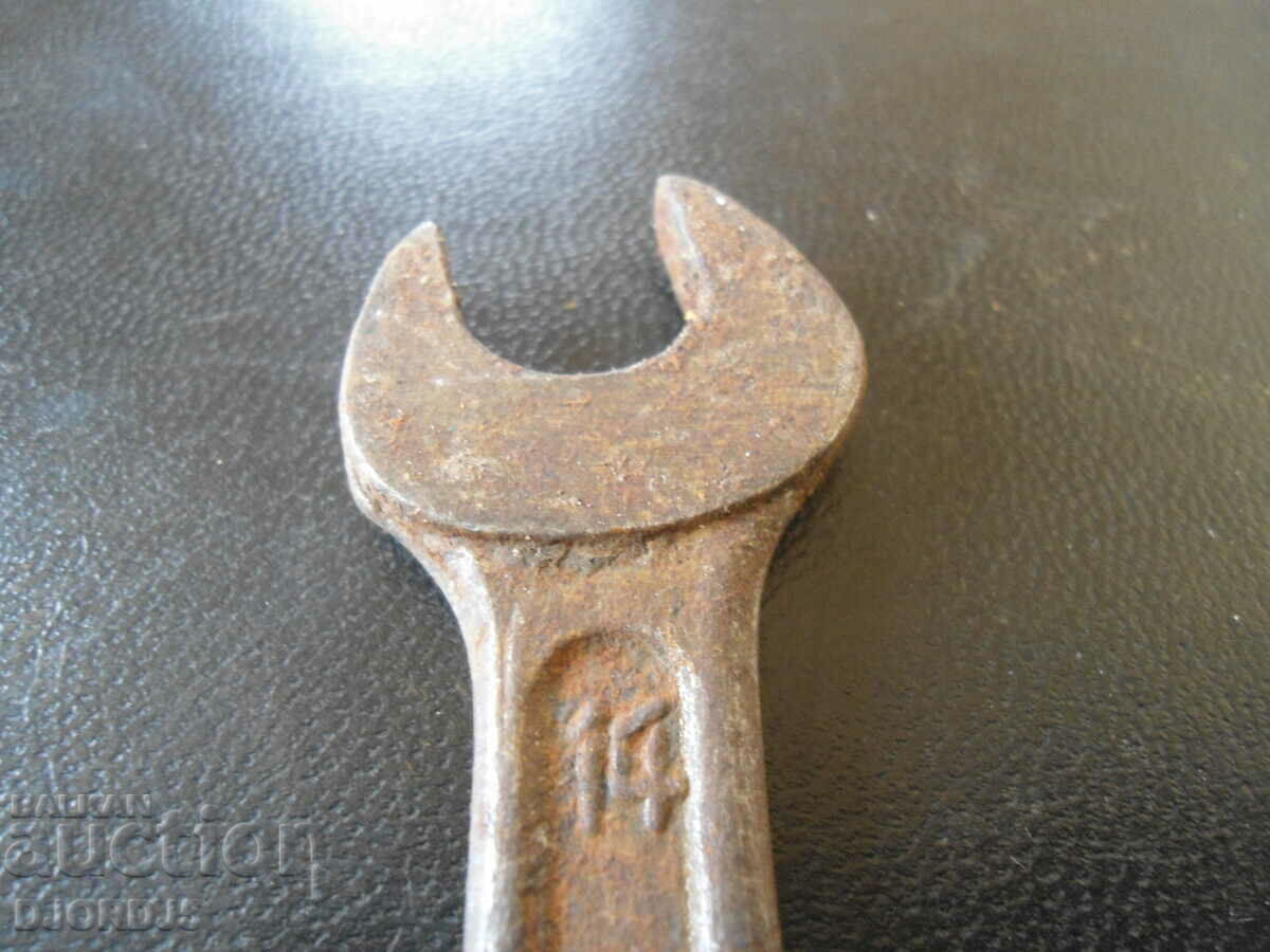 An old switch with price 2.00 BGN | € 1.02 An old switch with price 2.00 BGN | € 1.02