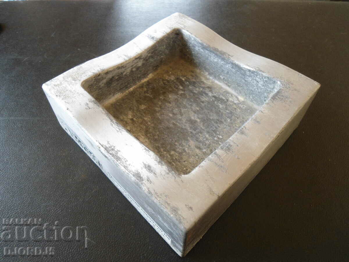 Old ashtray with price 4.00 BGN | € 2.05 Old ashtray with price 4.00 BGN | € 2.05
