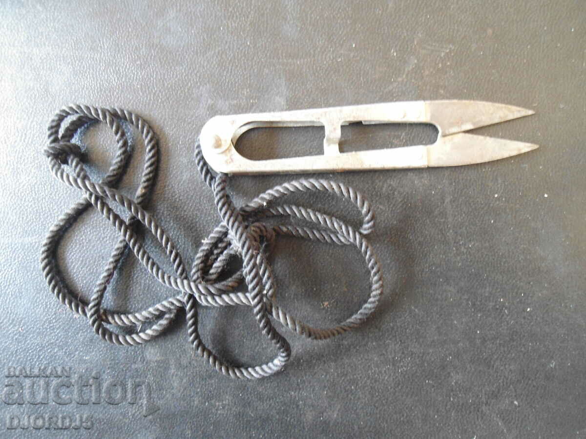 Old scissors with price 5.00 BGN | € 2.56 Old scissors with price 5.00 BGN | € 2.56