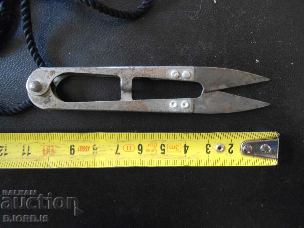 Delivery of Old scissors Delivery of Old scissors