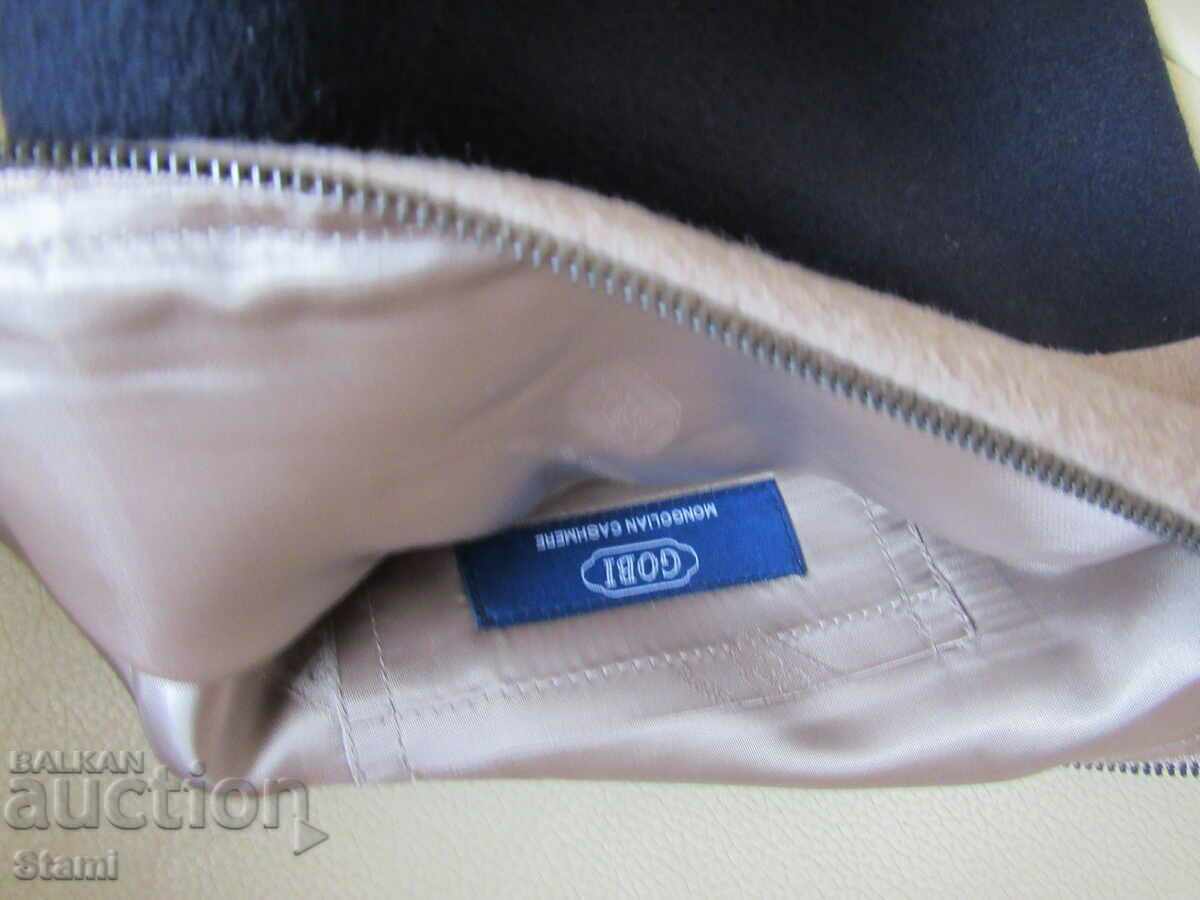 Delivery of Organizer 100% cashmere, Mongolia Delivery of Organizer 100% cashmere, Mongolia