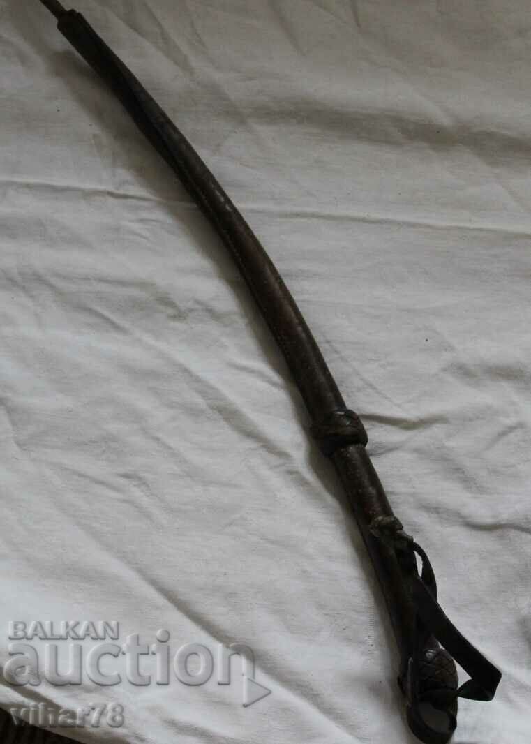 Auction THE BOTTOM OF AN OLD LEATHER WHIP Auction THE BOTTOM OF AN OLD LEATHER WHIP