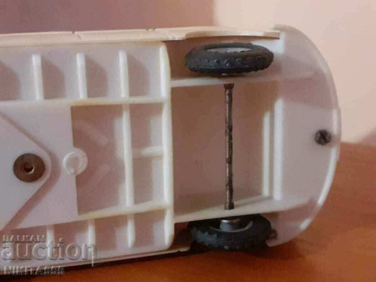 Рядка стара пластмасова играчка VW VOLGSWAGEN - 6 Рядка стара пластмасова играчка VW VOLGSWAGEN - 6