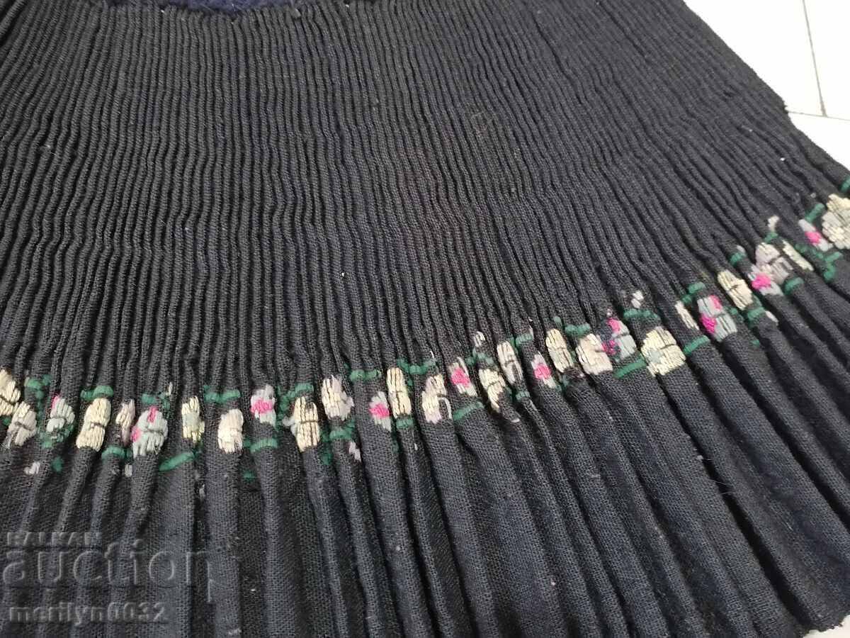 Стар пищимал носия с бродерия бръчник с цена 129.00 лв. | € 65.96 Стар пищимал носия с бродерия бръчник с цена 129.00 лв. | € 65.96