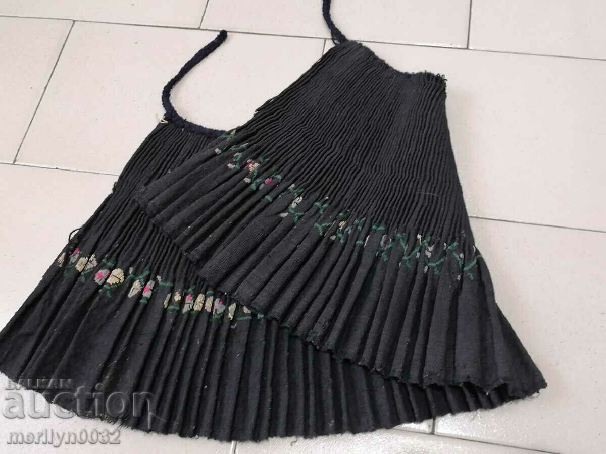 Доставка на Стар пищимал носия с бродерия бръчник Доставка на Стар пищимал носия с бродерия бръчник