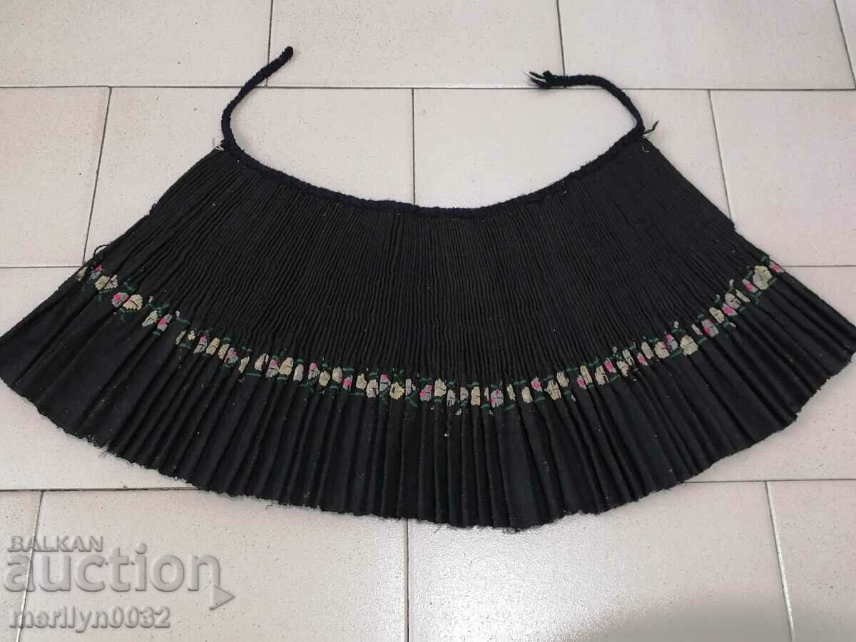 Стар пищимал носия с бродерия бръчник - 6 Стар пищимал носия с бродерия бръчник - 6