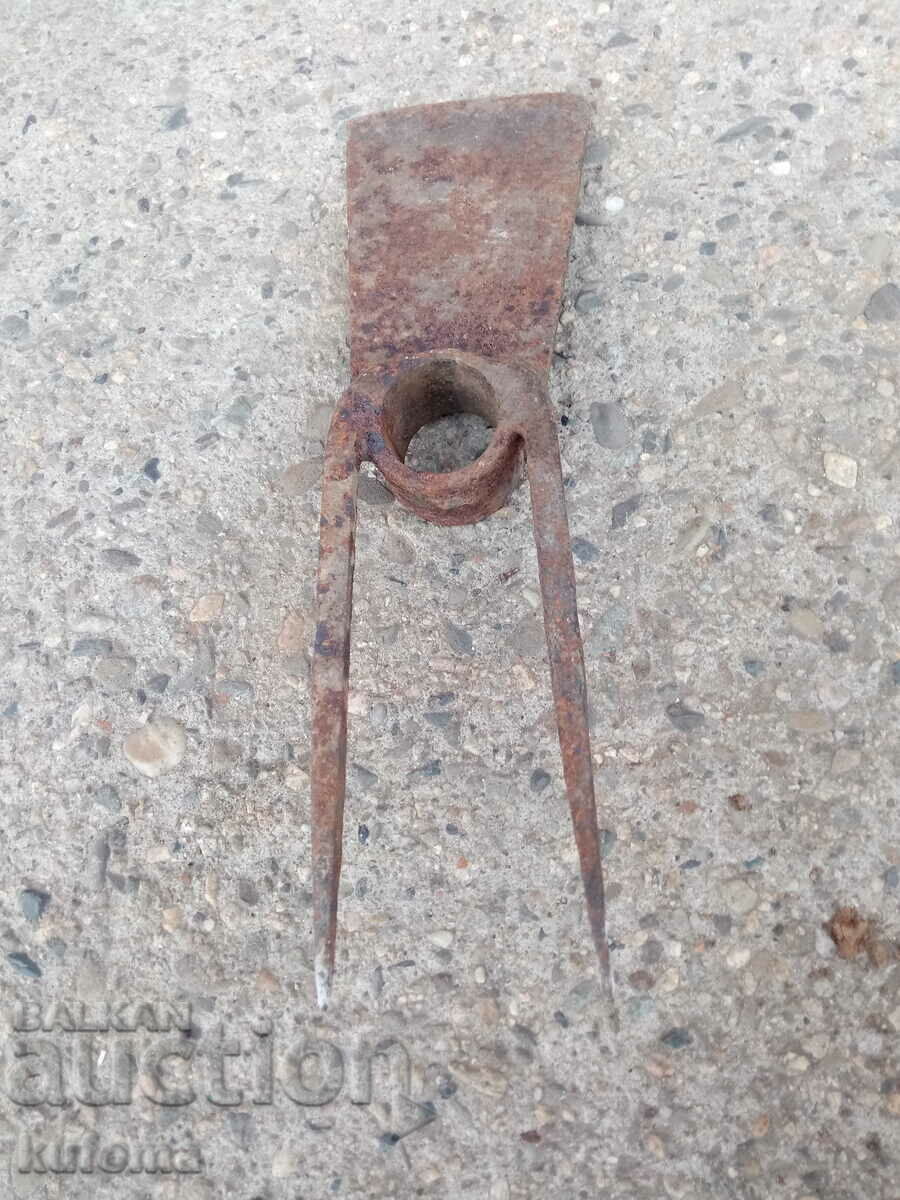 Auction An old pick Auction An old pick