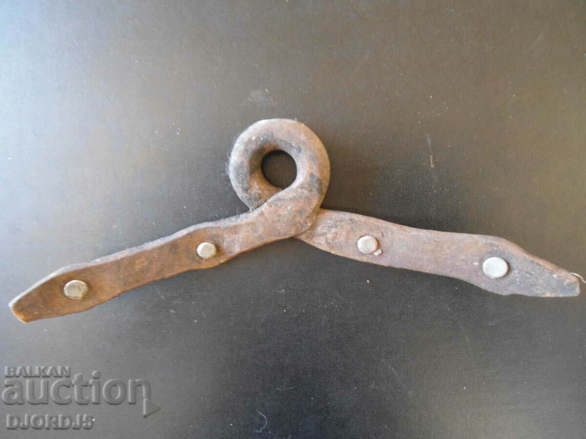 Old hinge from a copper boiler with price 3.00 BGN | € 1.53 Old hinge from a copper boiler with price 3.00 BGN | € 1.53