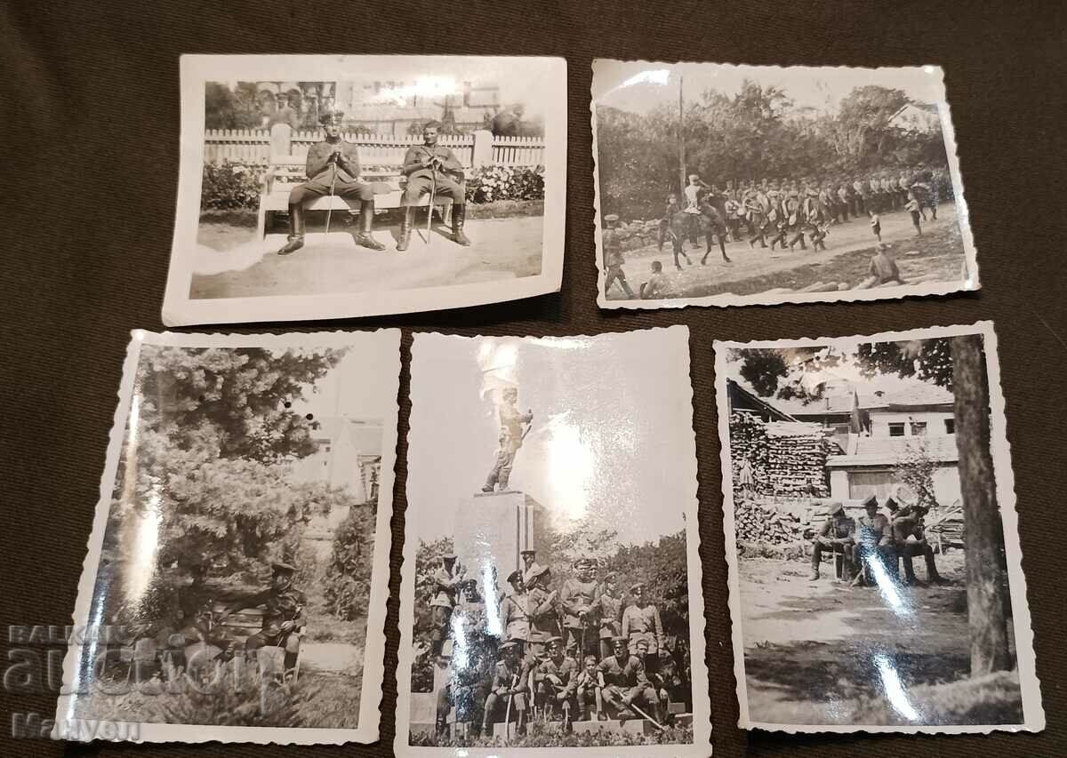 I'm selling old military photos.