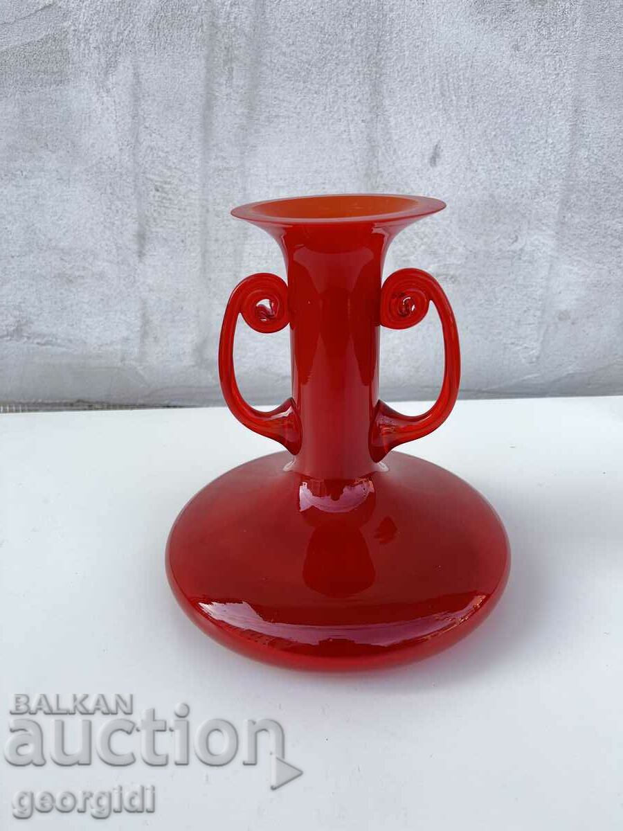 Красива ваза от цветно стъкло. №2163