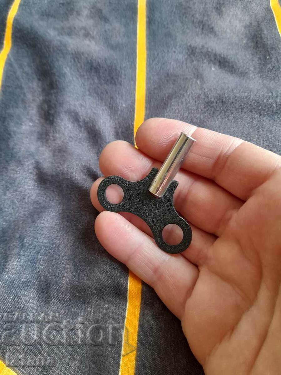 Old winding key with price 15.00 BGN | € 7.67 Old winding key with price 15.00 BGN | € 7.67