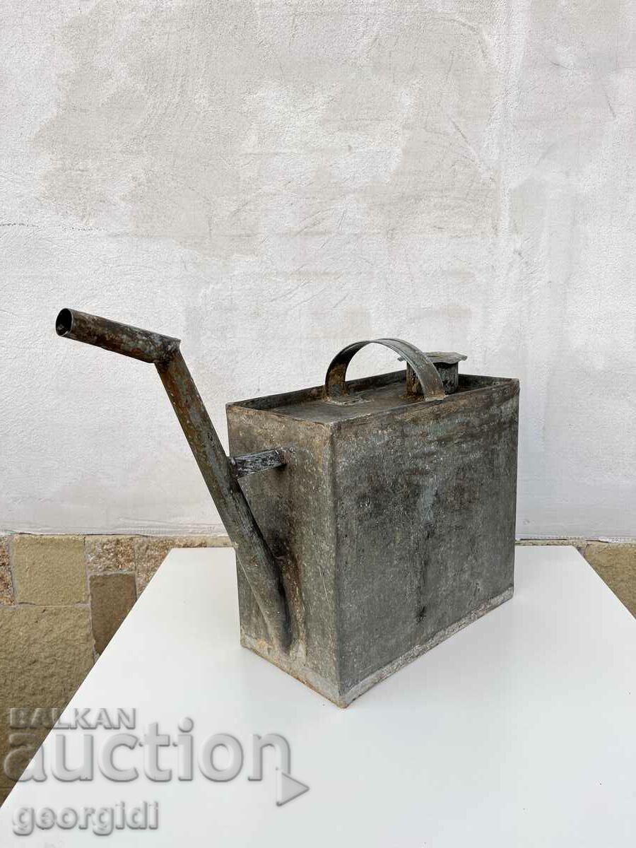 Metal watering can / oil tube. №2181