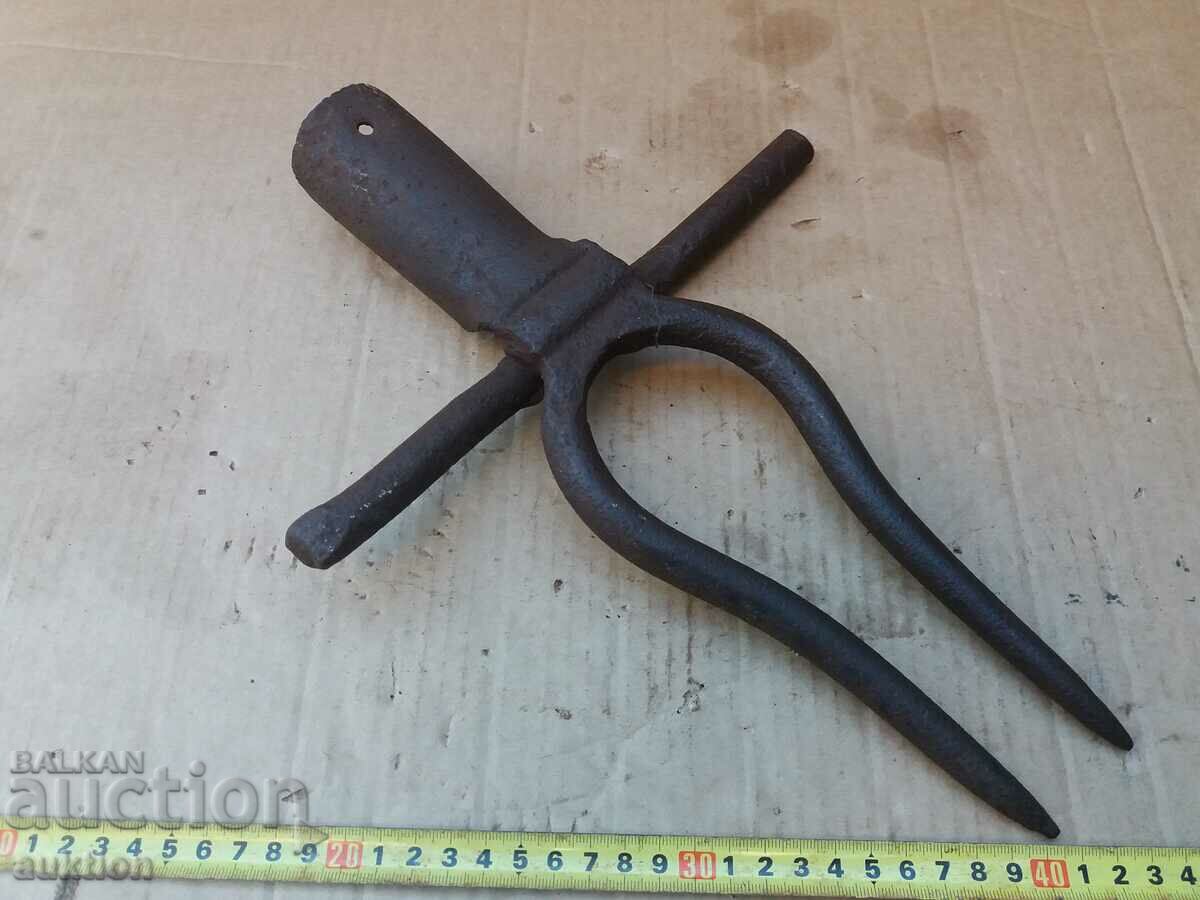FORGED AGRICULTURAL TOOL FOR BEET EXTRACTION with price 7.89 BGN | € 4.03 FORGED AGRICULTURAL TOOL FOR BEET EXTRACTION with price 7.89 BGN | € 4.03