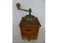 № * 6131 old wooden grinder - GARANTIE