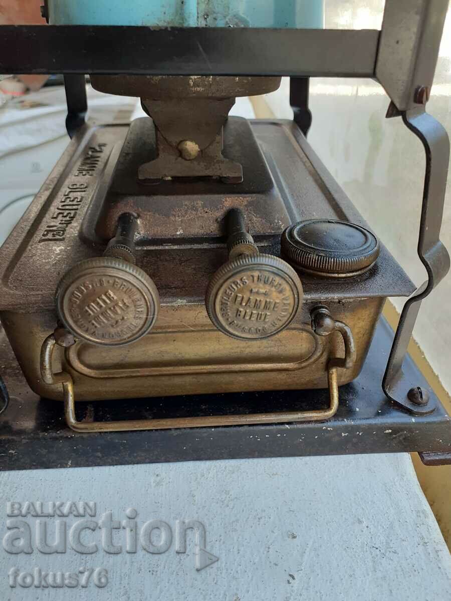 Delivery of Collectible old French oil stove Delivery of Collectible old French oil stove