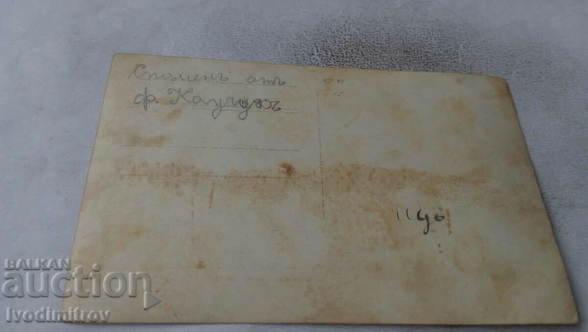 Φωτογραφία Εργάτες καουτσούκ στο γρασίδι με τιμή 2.65 BGN | € 1.35 Φωτογραφία Εργάτες καουτσούκ στο γρασίδι με τιμή 2.65 BGN | € 1.35