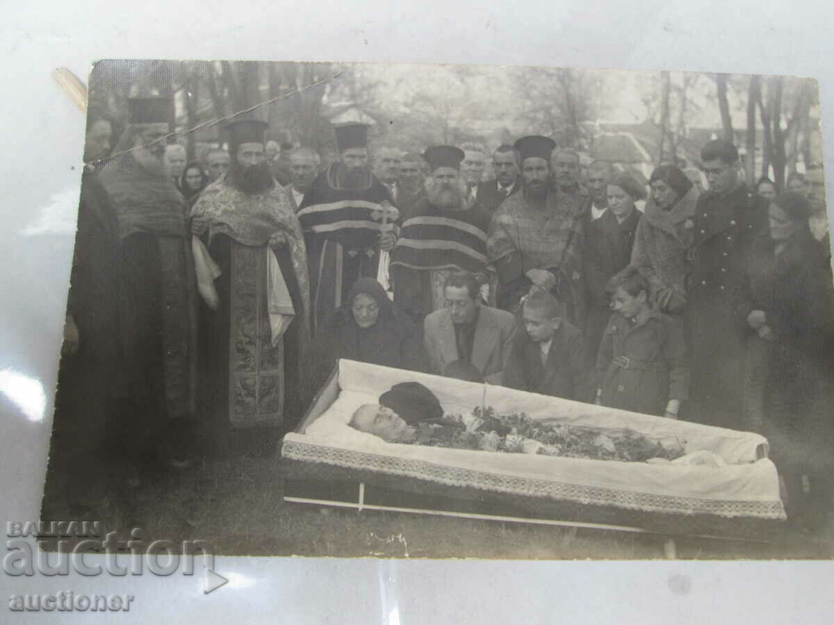 PRIESTS. POPE'S BURIAL with price 20.00 BGN | € 10.23