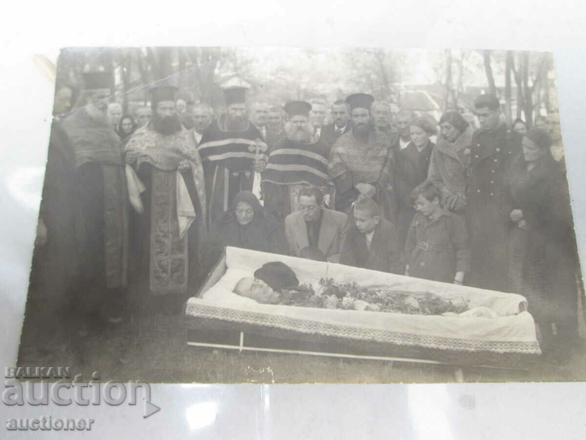 Auction  PRIESTS. POPE'S BURIAL