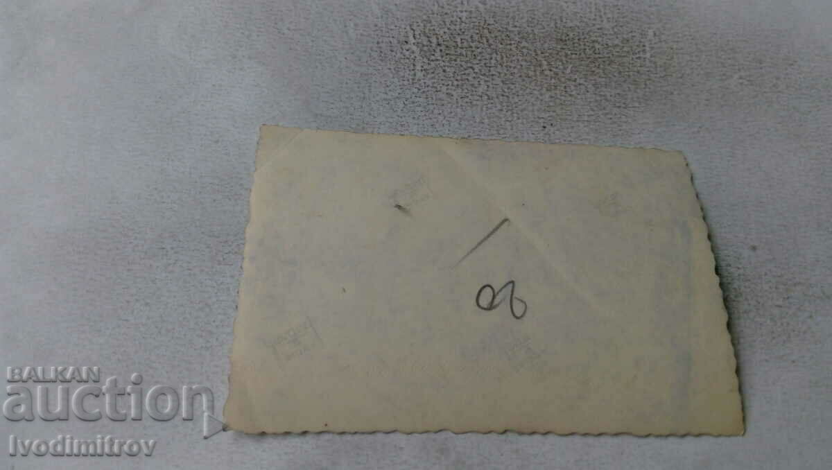 Φωτογραφία Άνδρας με μαλλιά με τιμή 1.45 BGN | € 0.74 Φωτογραφία Άνδρας με μαλλιά με τιμή 1.45 BGN | € 0.74