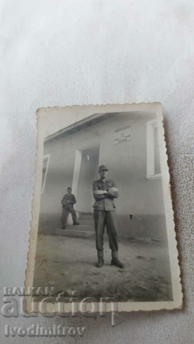 Sergent foto în fața destinului lui Jivkov. serviciu egal