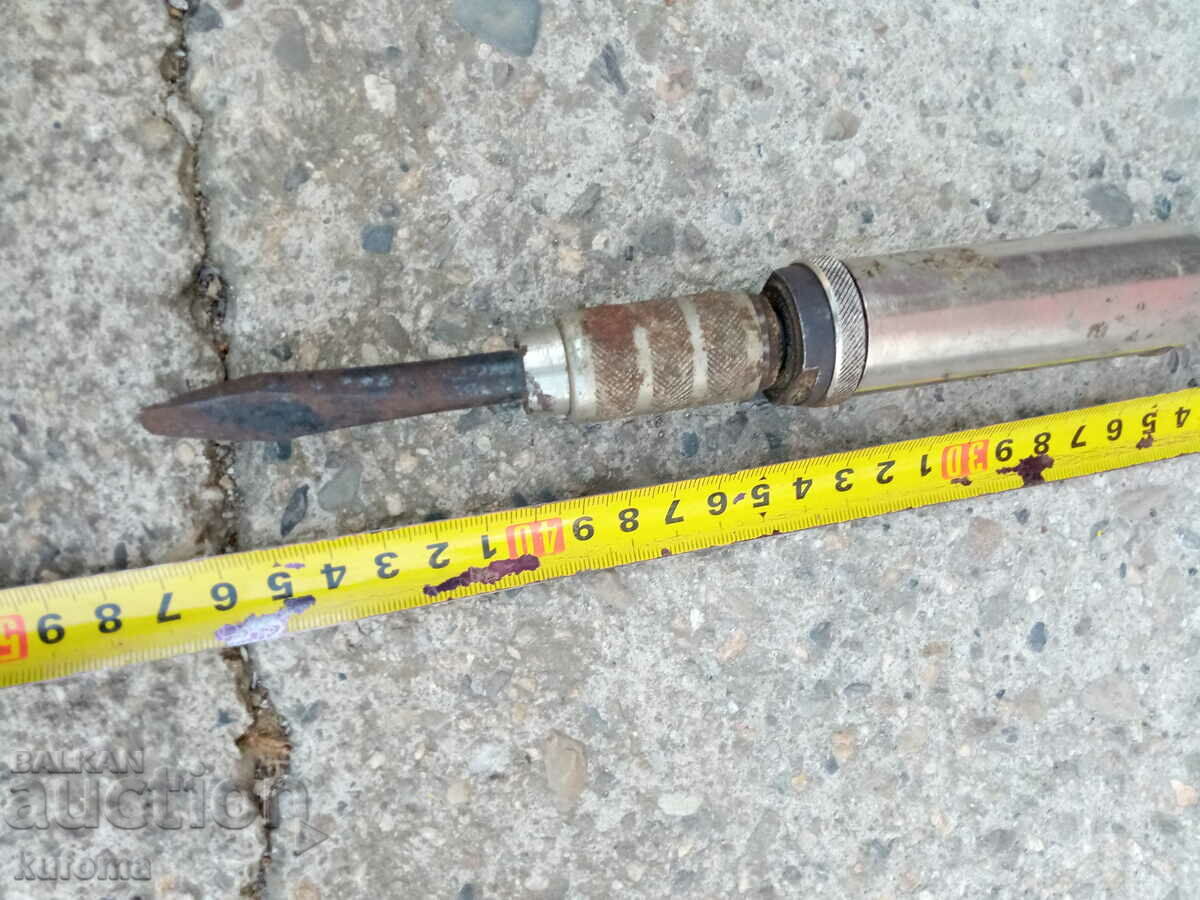 An old mechanical screwdriver with price 29.99 BGN | € 15.33