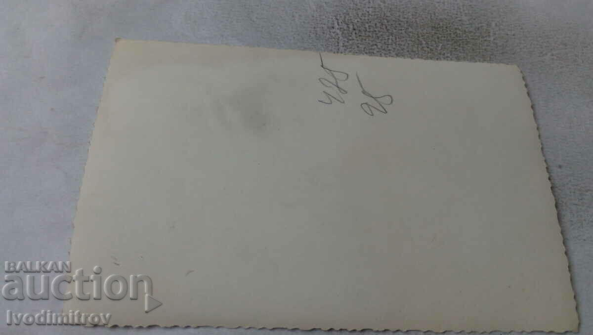 Photo Men and women sign a document with price 1.35 BGN | € 0.69 Photo Men and women sign a document with price 1.35 BGN | € 0.69