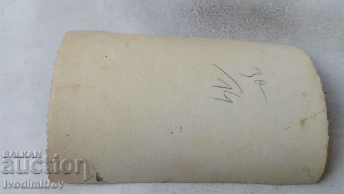 Fotografie cu proaspăt căsătoriți cu prietenii lor cu preț € 0.84 | 1.64 BGN Fotografie cu proaspăt căsătoriți cu prietenii lor cu preț € 0.84 | 1.64 BGN