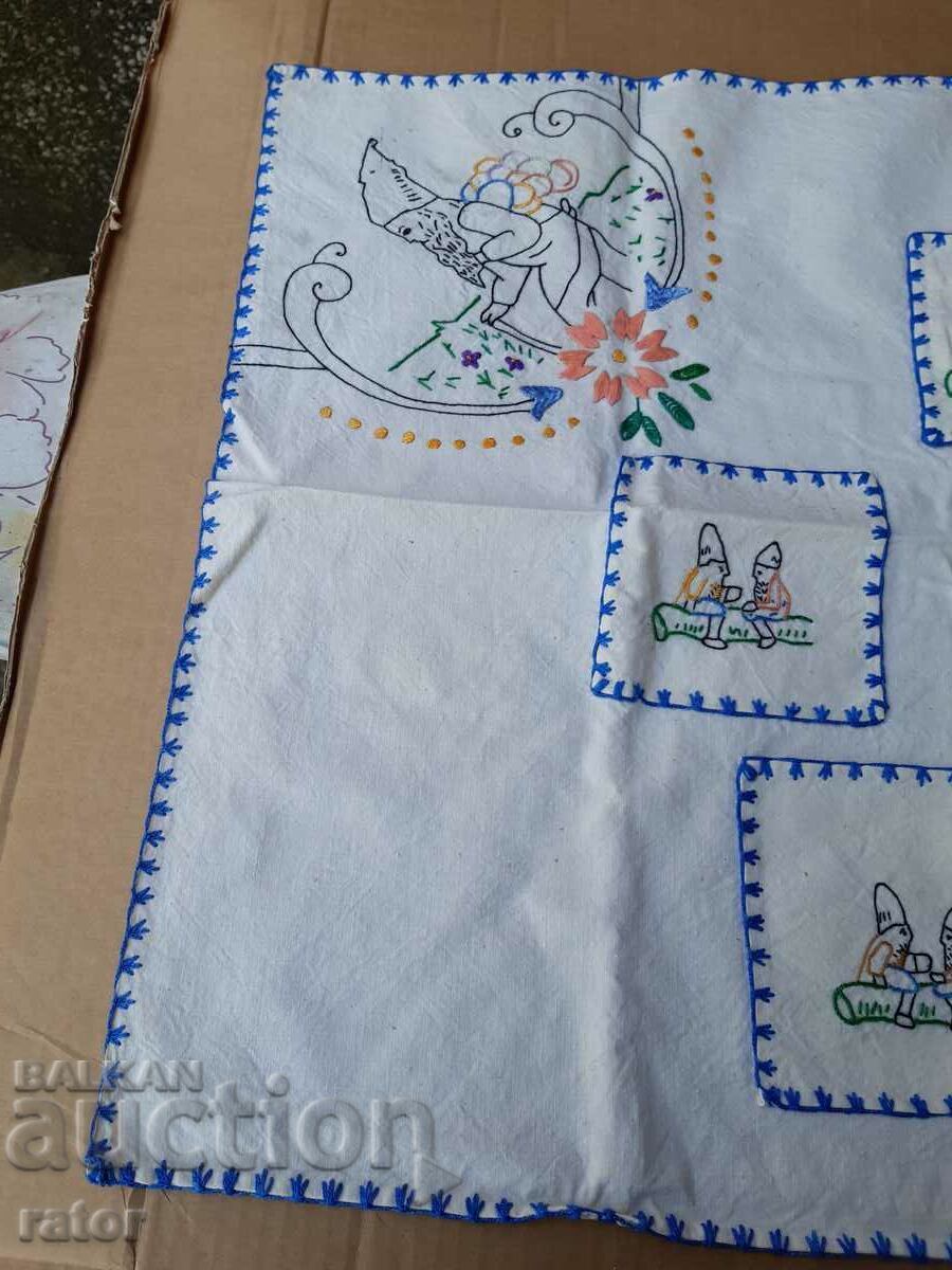 Hand embroidered old carpet. Hand stitched - 5