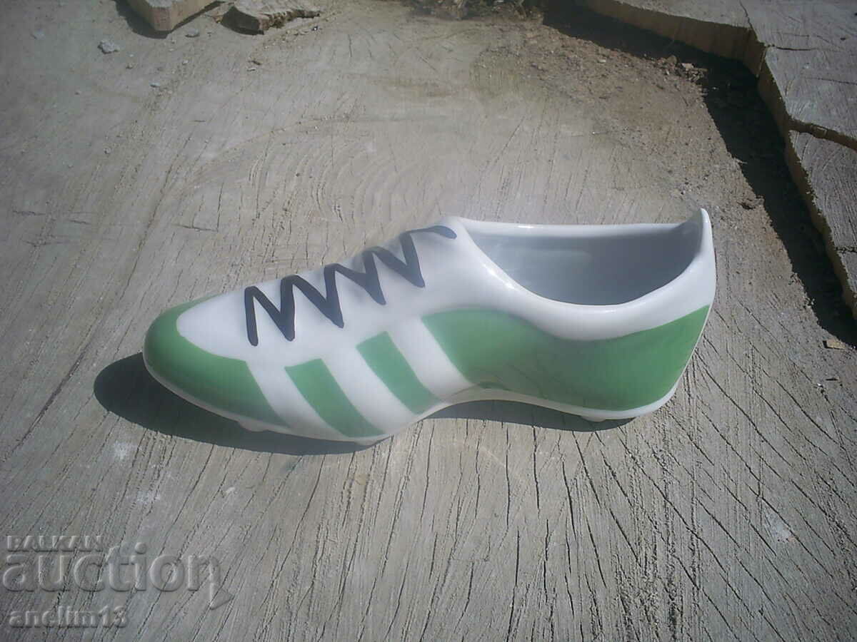PANTOFIȚI DE FOTBAL VECHI DE PORȚELAN cu preț 30.00 BGN | € 15.34 PANTOFIȚI DE FOTBAL VECHI DE PORȚELAN cu preț 30.00 BGN | € 15.34