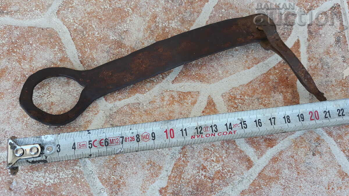 Old latch wrought iron lock primitive - 7 Old latch wrought iron lock primitive - 7