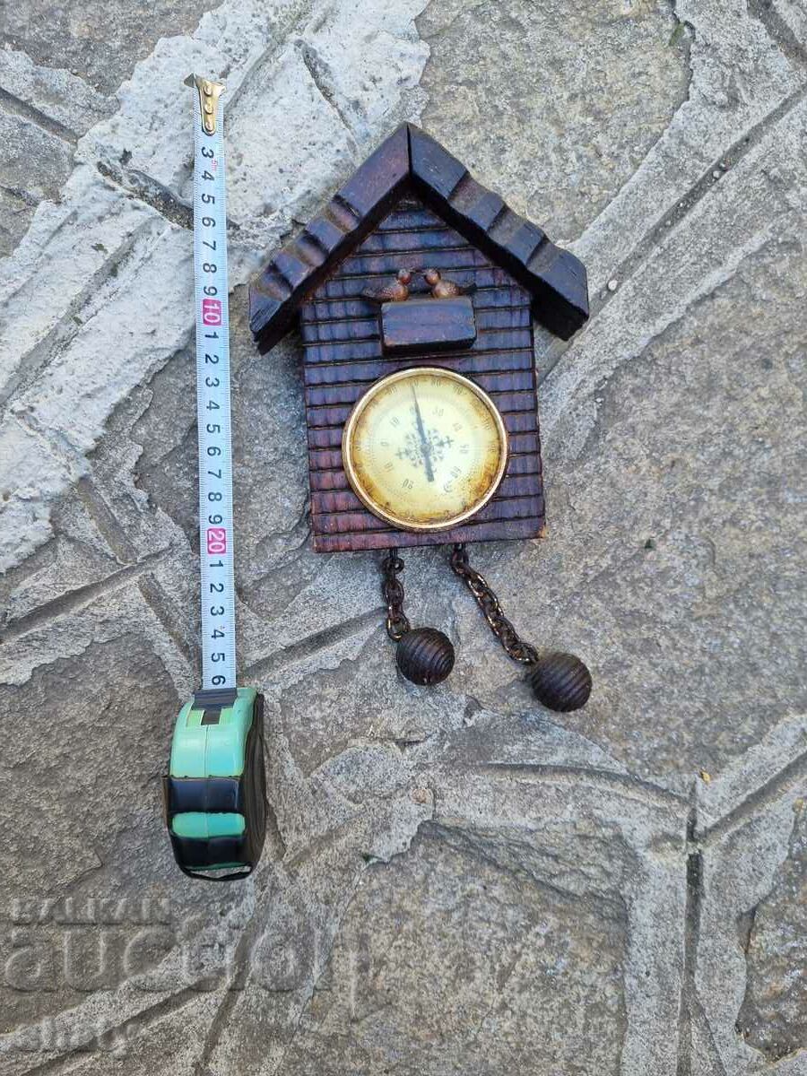 termometru vechi din lemn