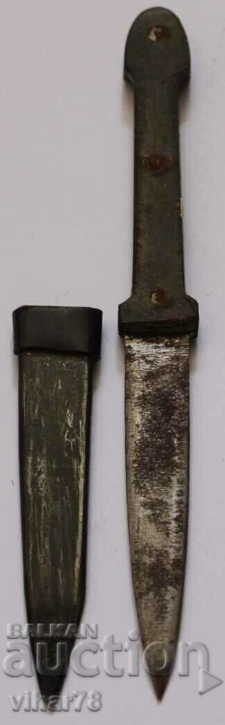 Auction  Very small and rare bachelor dagger