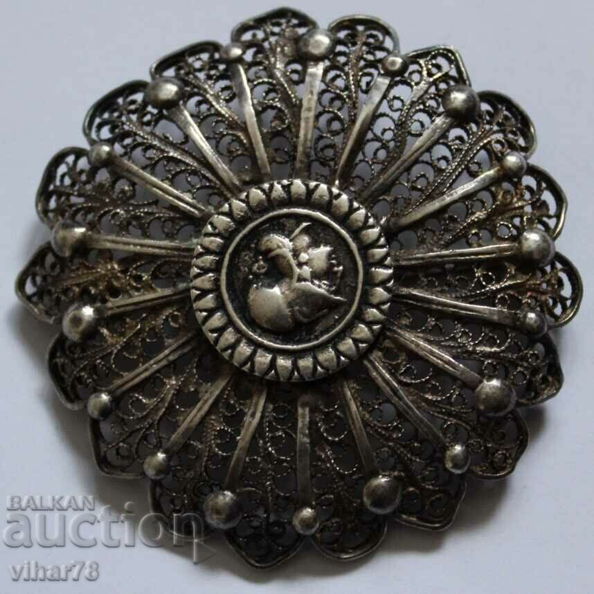 Delivery of OLD BROWN-SILVER BROOCH Delivery of OLD BROWN-SILVER BROOCH