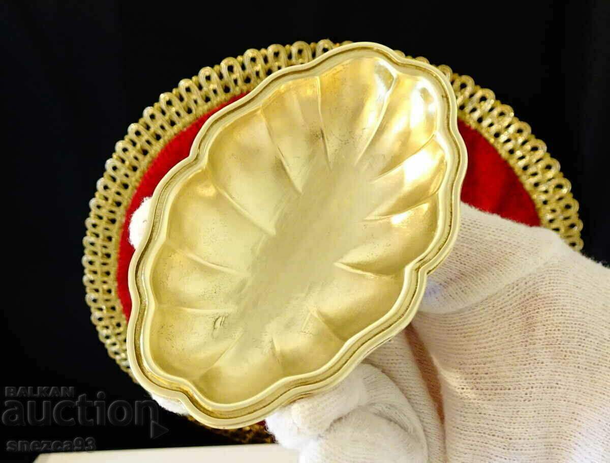 Ανάγλυφο μπρονζέ μπολ. Ανάγλυφο μπρονζέ μπολ.