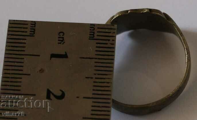 Παράδοση Δαχτυλίδι της Αναγέννησης Παράδοση Δαχτυλίδι της Αναγέννησης