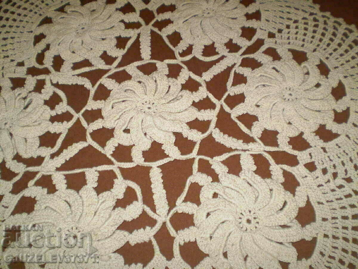 Auction Vintage hand-knitted cotton round tablecloth Auction Vintage hand-knitted cotton round tablecloth