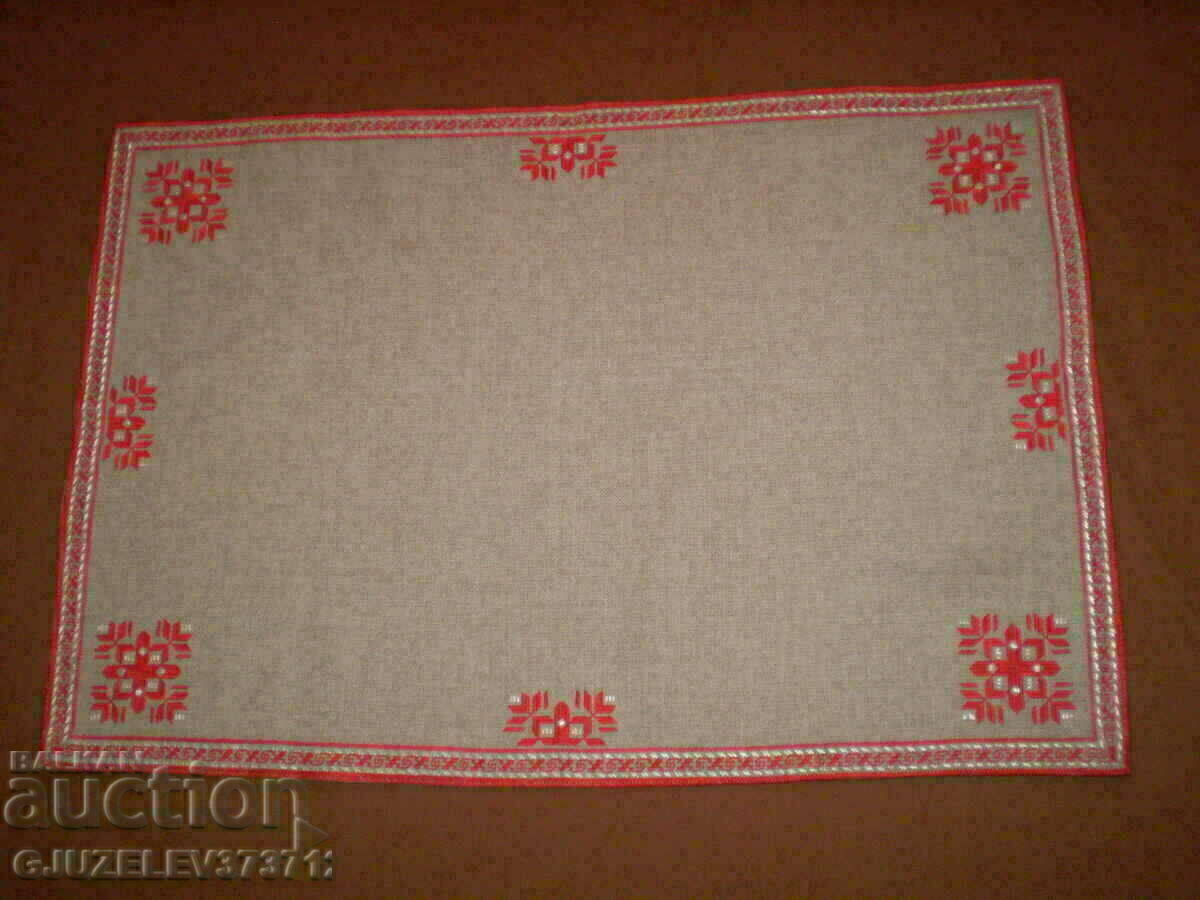 Delivery of Hand embroidered linen tablecloth and two small roofs