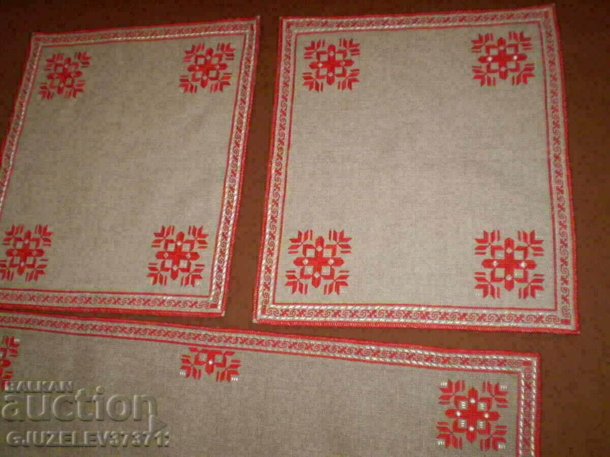 Hand embroidered linen tablecloth and two small roofs