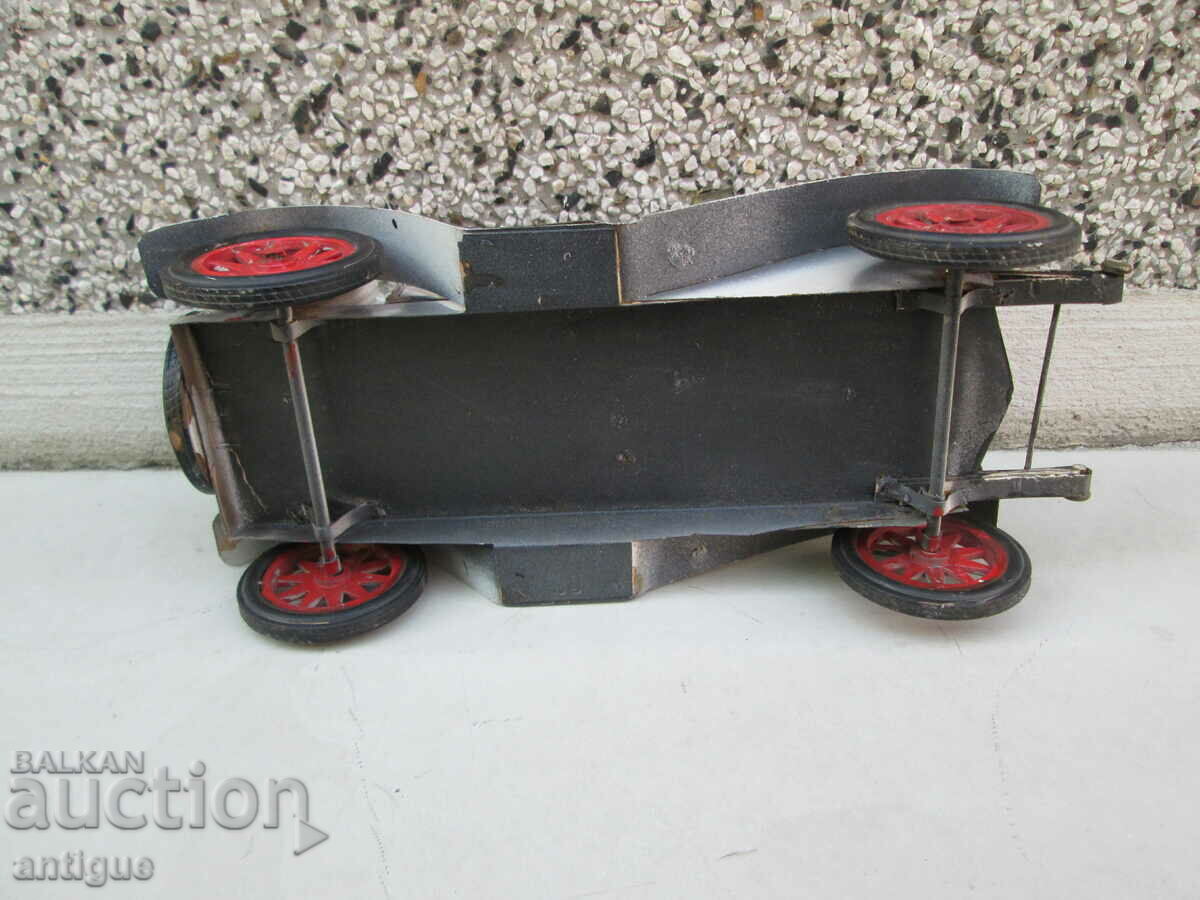 OLD BIG METAL RETRO CAR with price 120.00 BGN | € 61.36 OLD BIG METAL RETRO CAR with price 120.00 BGN | € 61.36