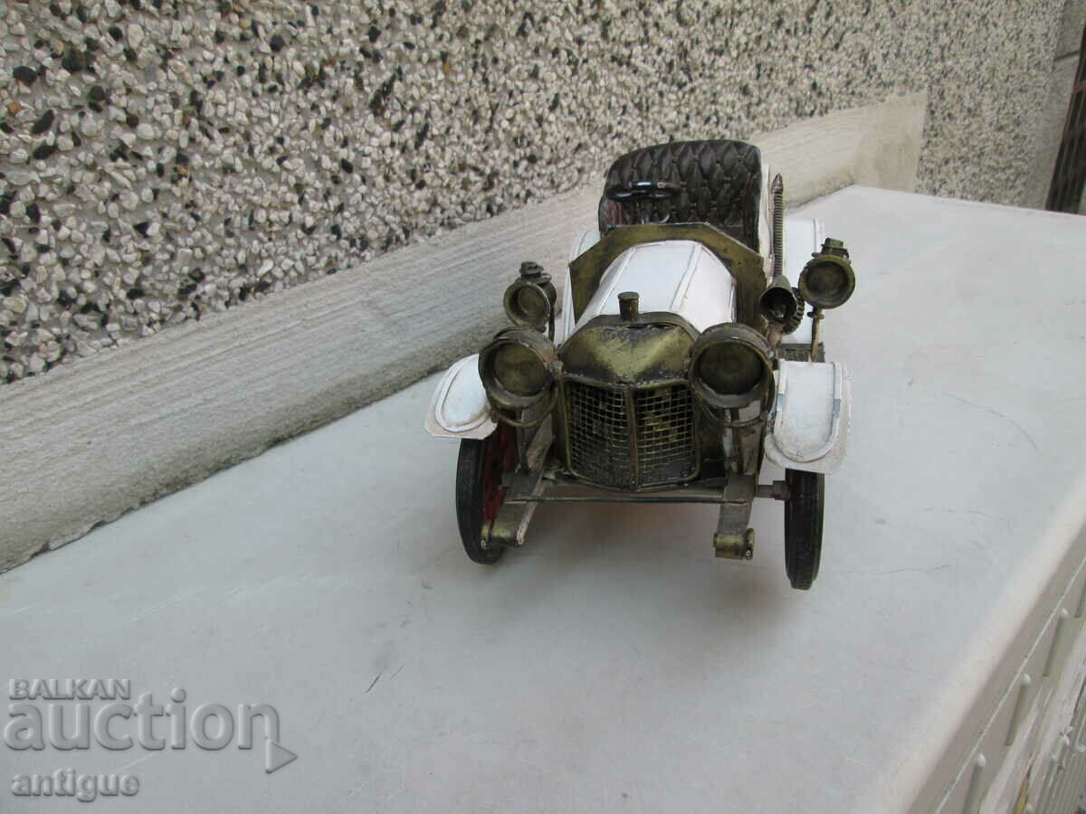 OLD BIG METAL RETRO CAR - 6 OLD BIG METAL RETRO CAR - 6