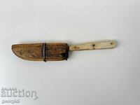 Стар нож с кокалена дръжка и кания. №2211