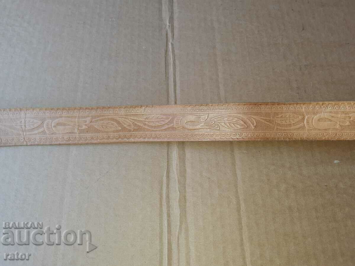 Delivery of Old beautiful women's leather belt UBA