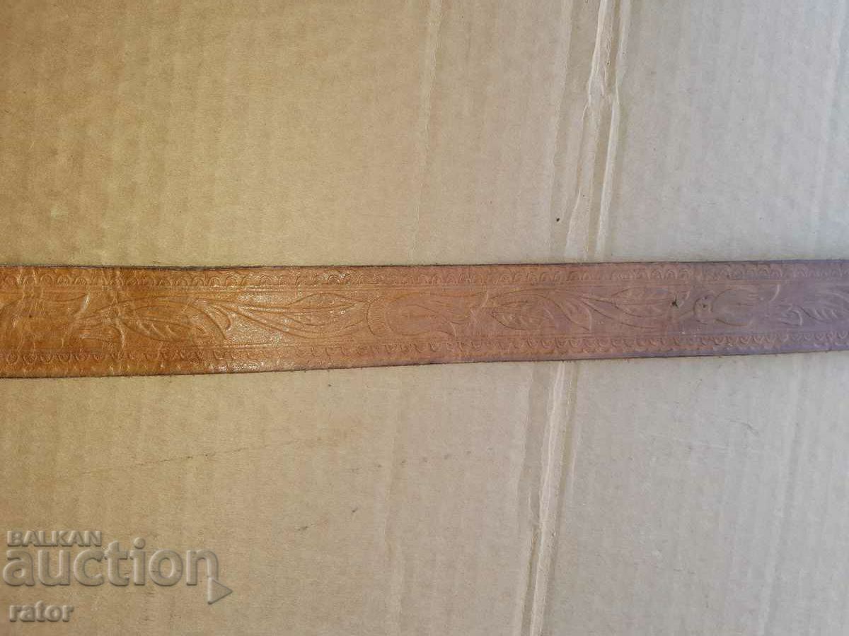 Delivery of Old beautiful women's leather belt UBA Delivery of Old beautiful women's leather belt UBA